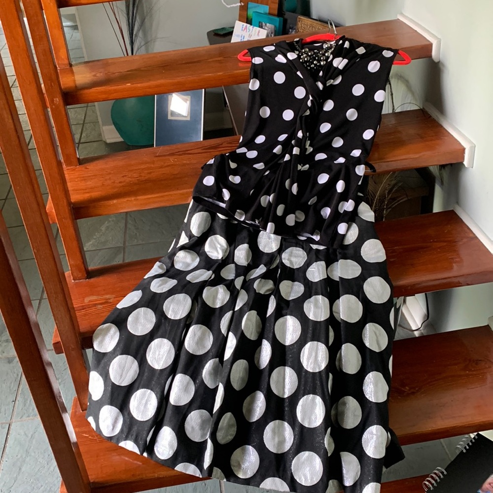 Very cute, full skirt, nwt & beautiful top, bought for wedding & didn’t go